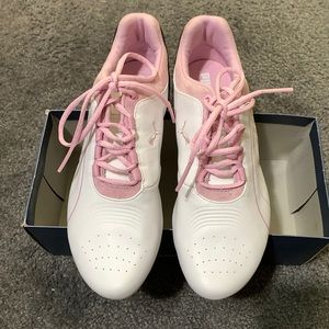 Womens Repli Cat Puma Shoes (NWOT)